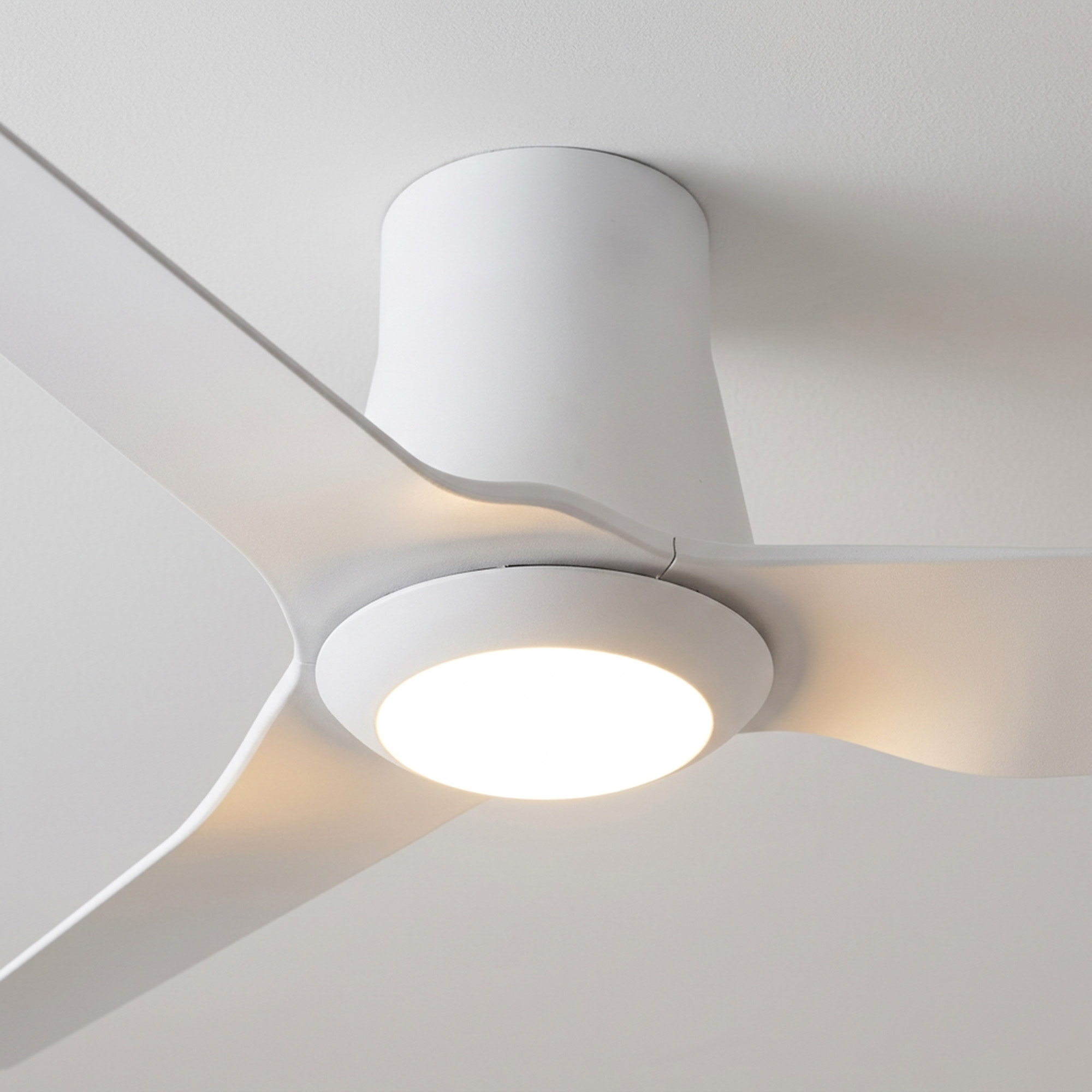 fanco-infinity-id-profile-dc-ceiling-fan-48-inch-with-cct-led-light-motor-light-on